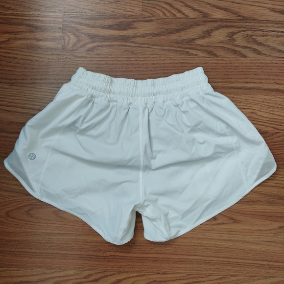 Lululemon Hotty Hot Shorts 4" inseam, size 2 - Picture 4 of 4